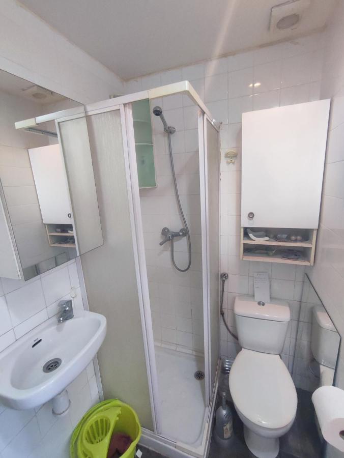 Nice Flat Within Walking Range To The Beach Lägenhet Barcelona Exteriör bild